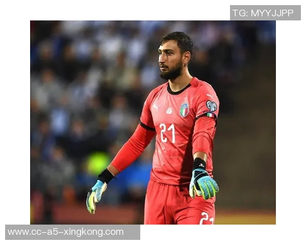 多纳鲁马勇猛出击铲断对手单刀展现门将风采